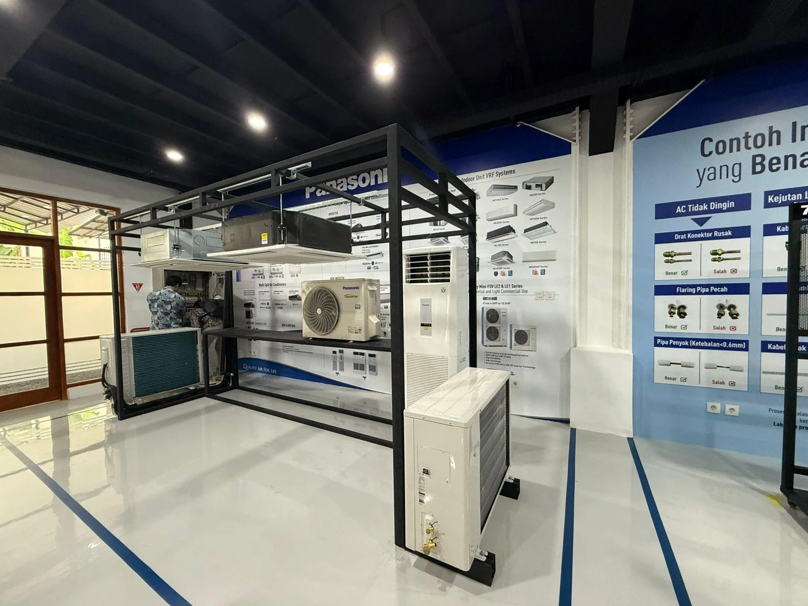 Ruang peraga unit VRF dan multi-split di Panasonic HVAC Training Center